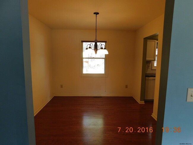 Building Photo - 11 Plum Poppy S