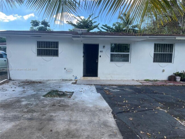 Building Photo - 15812 NW 39th Ct