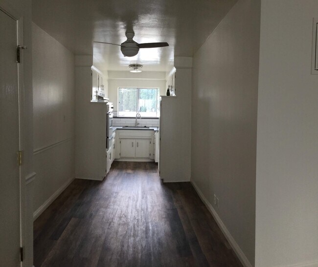 Foto del edificio - 942 N Gardner St