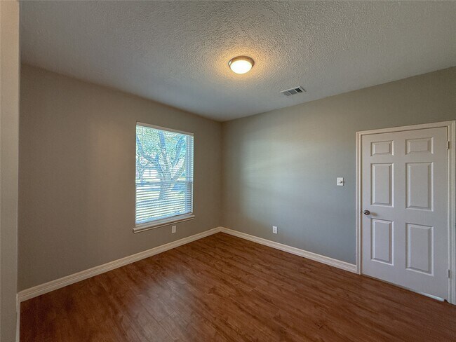 Building Photo - 209 McVoy Dr