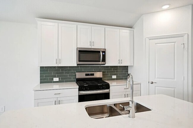 Foto del edificio - 704 Edgehurst Dr