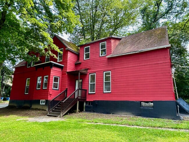 Building Photo - 69 Summit St