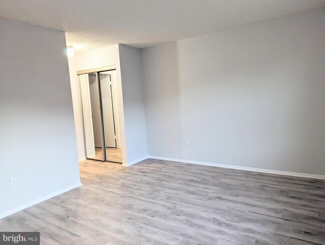 Building Photo - 12119 Chaucer Ln
