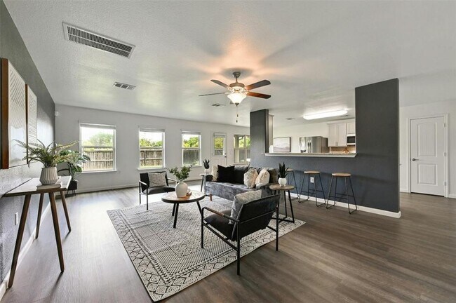Foto del edificio - 6912 Crestone Rd