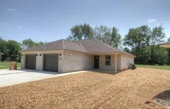 Building Photo - 108 Kaliegh Paige Cir