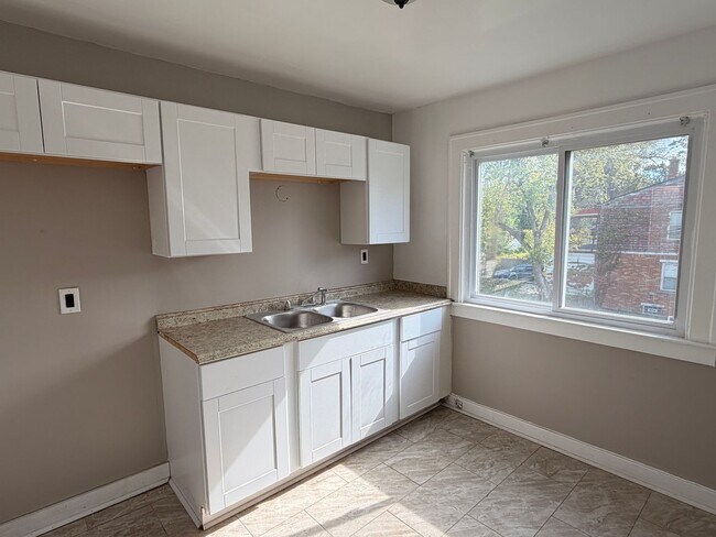Foto del edificio - 16728 Woodingham Dr