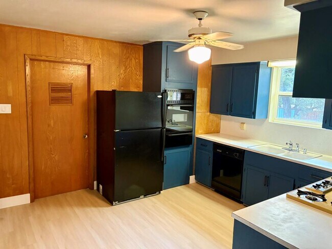 Building Photo - 11401 Indianhead Dr