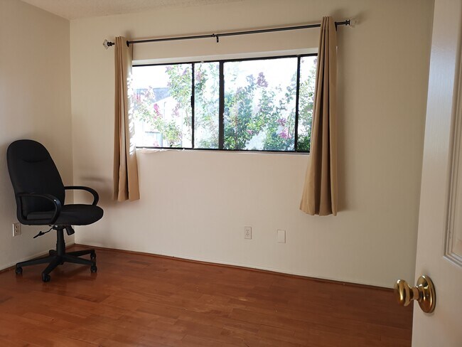 Foto del edificio - 609 S College Ave