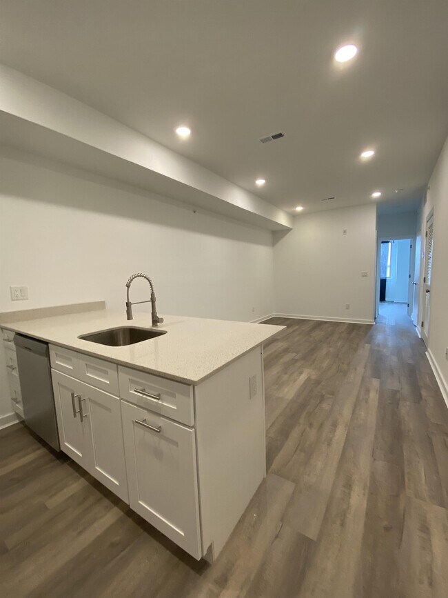 Foto del edificio - 667 N 52nd St