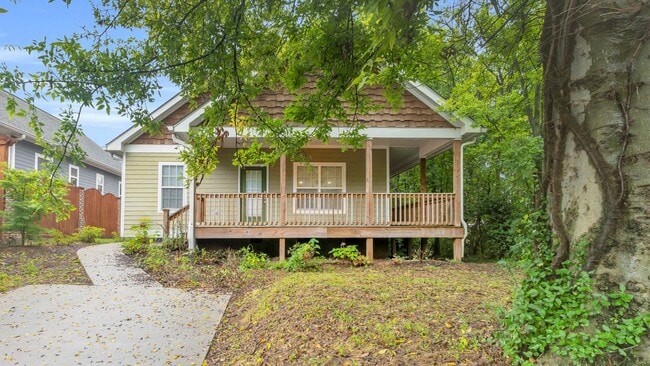 Nestled between Southside & St. Elmo - 3 b... - Nestled between Southside & St. Elmo - 3 b... House