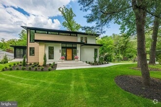Building Photo - 6018 Woodland Terrace