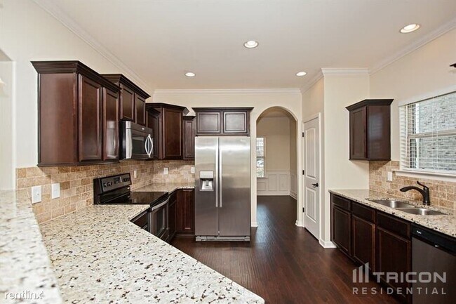 Building Photo - 5004 Geranium Dr