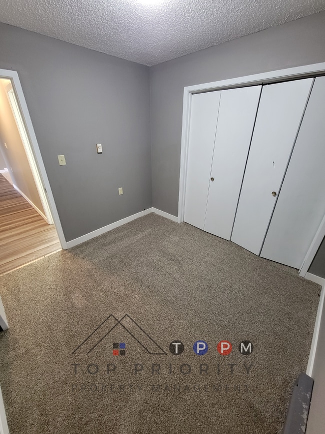 Building Photo - 2 Bedroom | 1 Bathroom Unit in Dysart Avai...