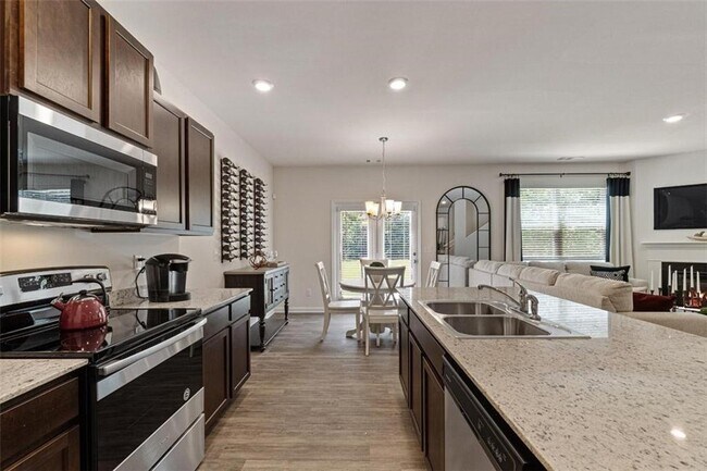 Foto del edificio - 105 Whitewood Dr