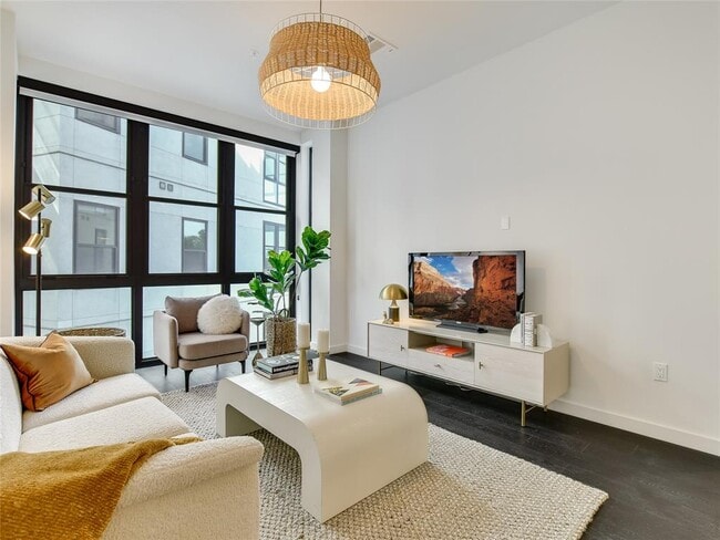 Building Photo - 800 Embassy Dr