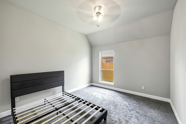 Foto del edificio - 7327 Camden Crestwood Way