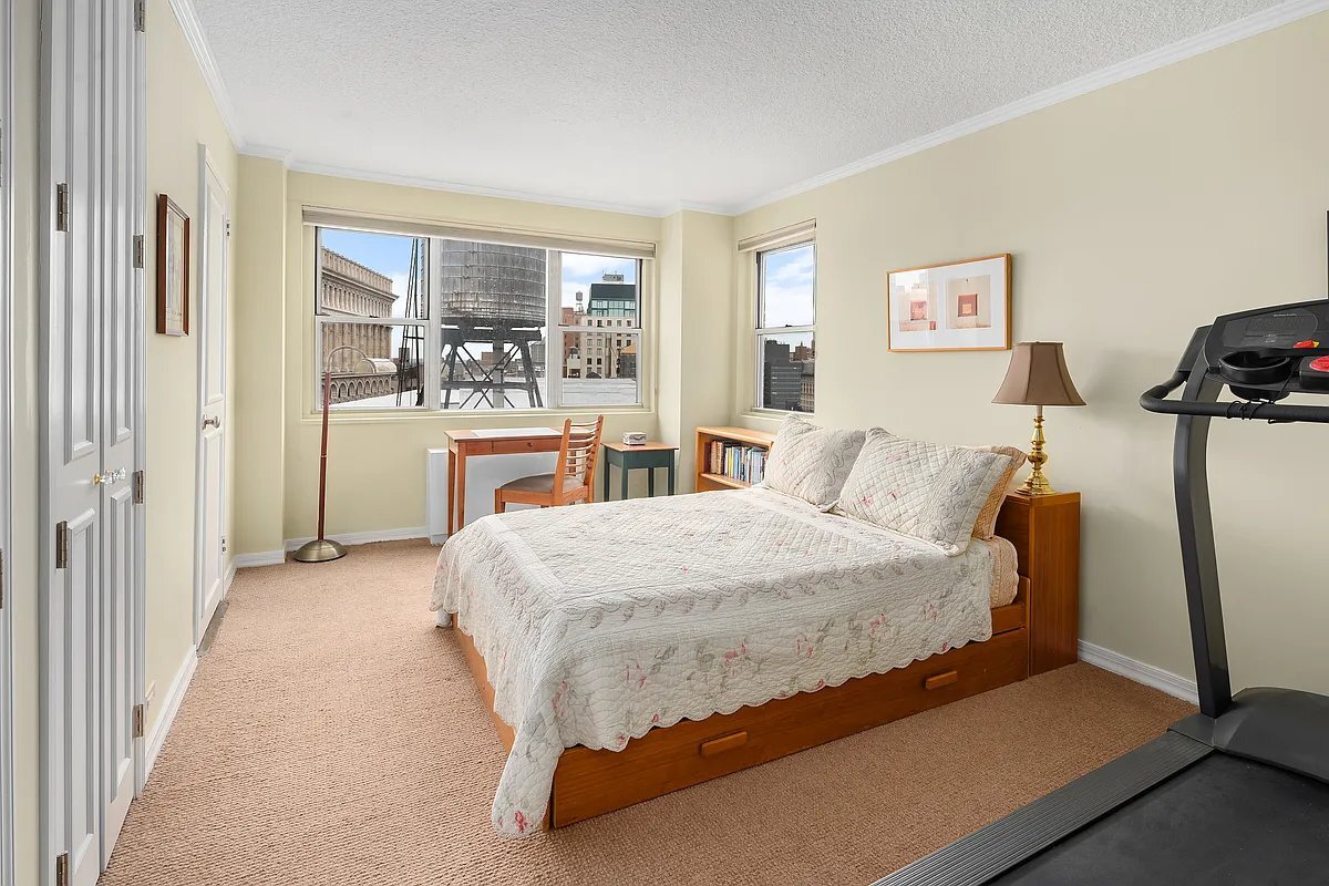 Foto principal - 77 E 12th St