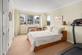 Building Photo - 77 E 12th St