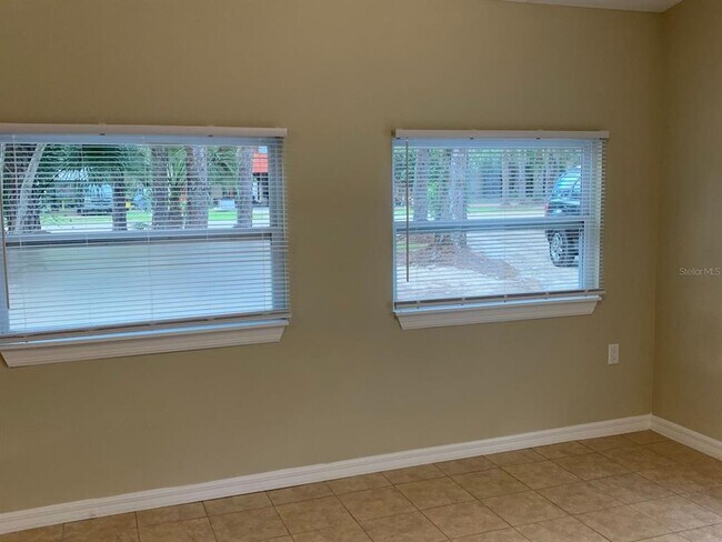 Foto del edificio - 7492 Beckers Ln