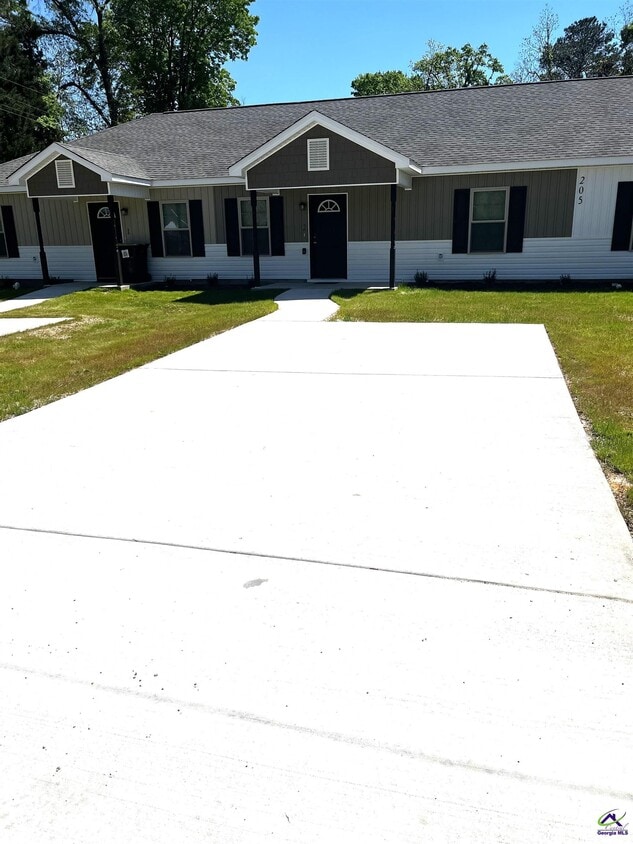 Primary Photo - 205 Doyle St