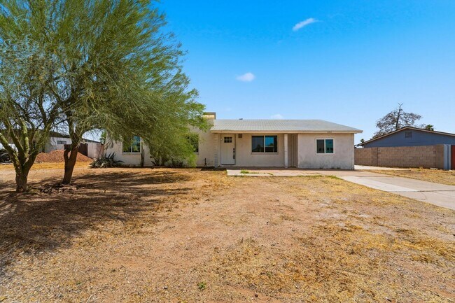Foto del edificio - Discover this beautifully renovated 3-bedroom, 2-bath home in Mesa, AZ!