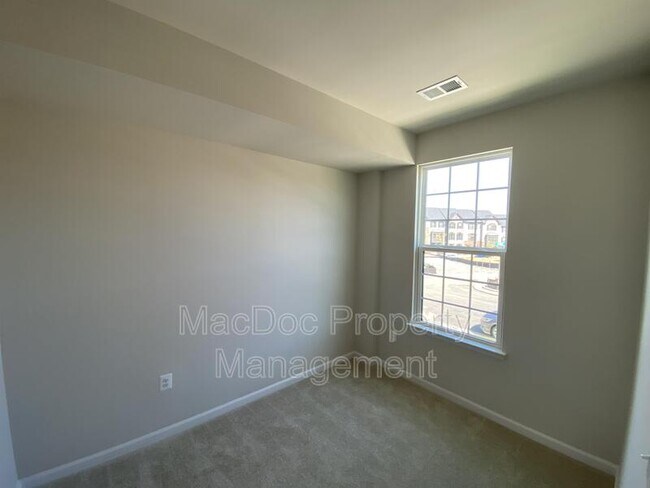 Building Photo - 1018 Trestle Dr