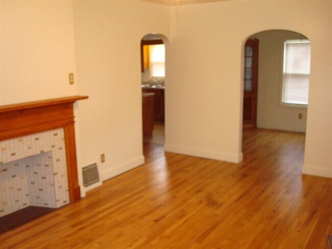Foto del edificio - $1,750 | 3 Bedroom, 1 Bathroom House | Pet...