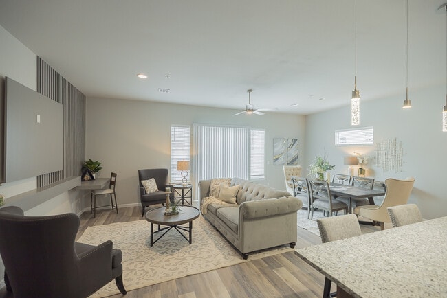 Building Photo - 3402 Redbud Ln