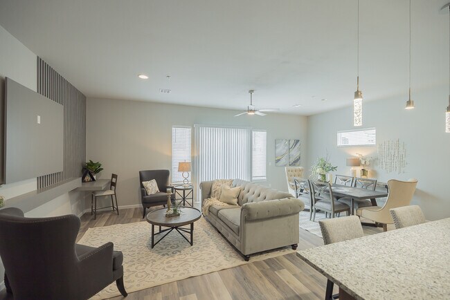 Foto del edificio - 3402 Redbud Ln