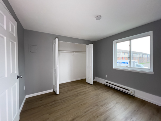 Foto del edificio - 2468 Lakeshore Blvd
