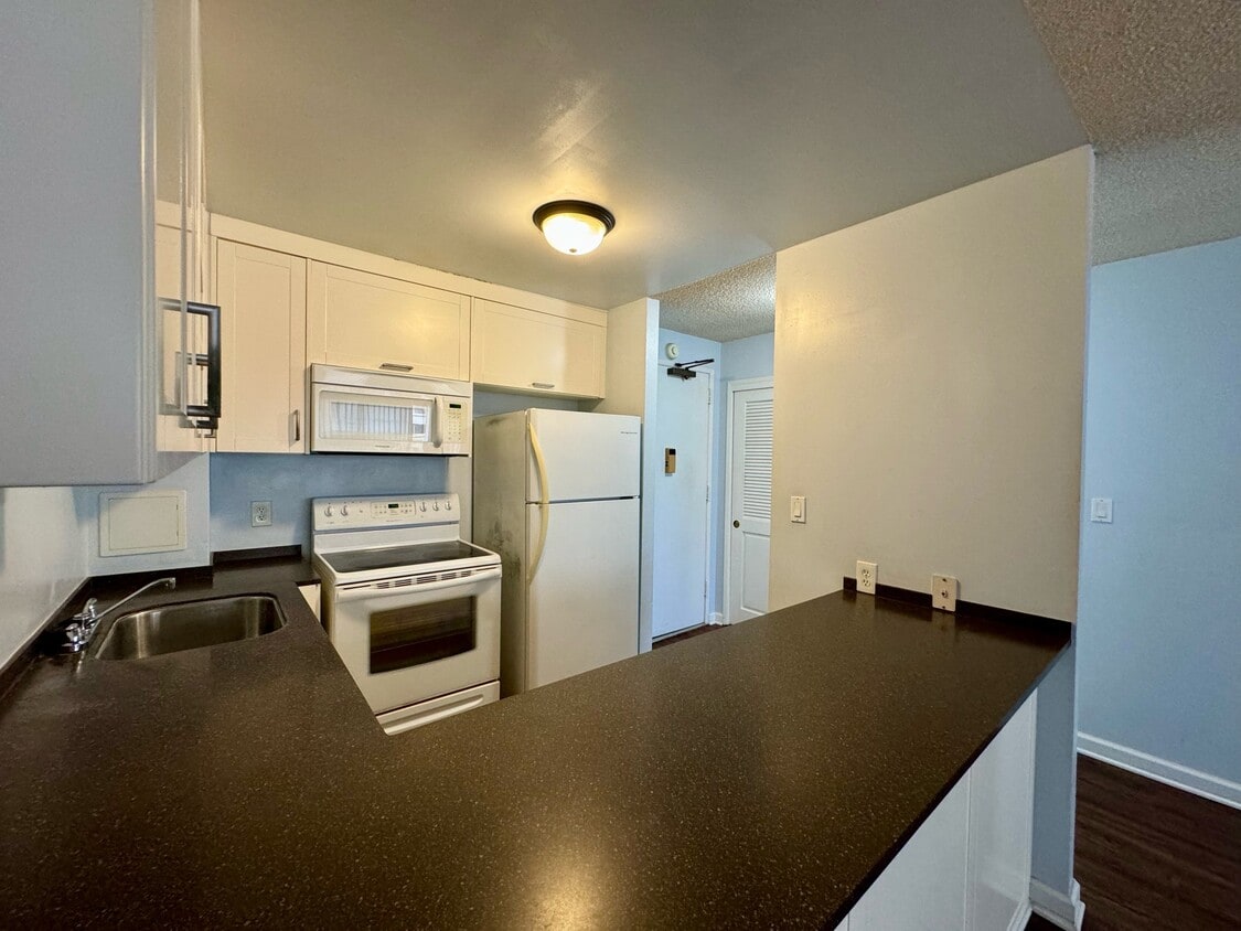 Primary Photo - 55S S Kukui St