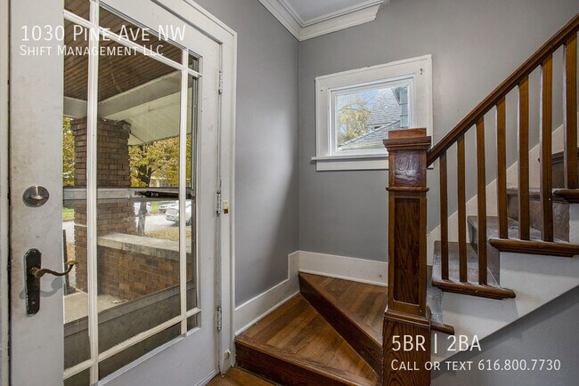 Foto del edificio - 1030 Pine Ave NW