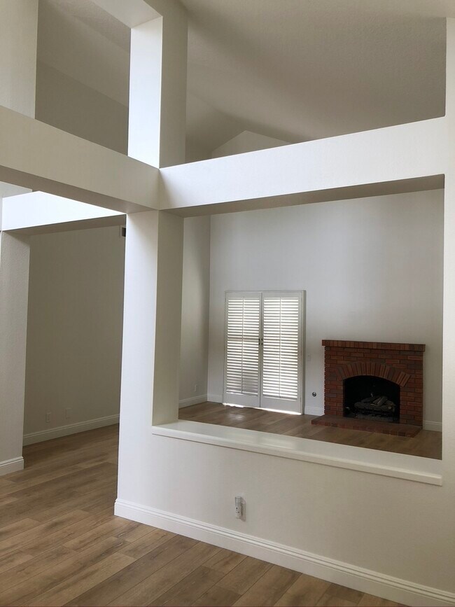Building Photo - 32842 Leah Dr
