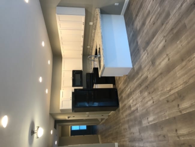 Building Photo - 628 Davis St