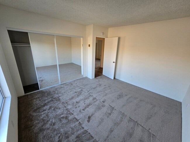 Foto del edificio - 7474-76 Armstrong Pl