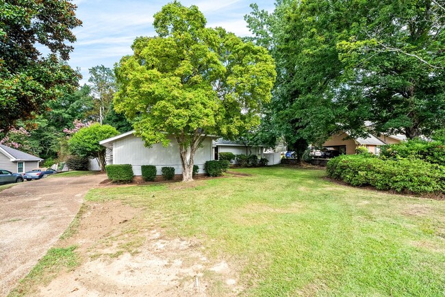 Photo - 4Bed/2Bath Available! House