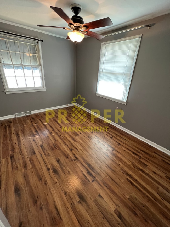 Building Photo - !! COMING SOON !! 2 bedrooms 1 bathroom house