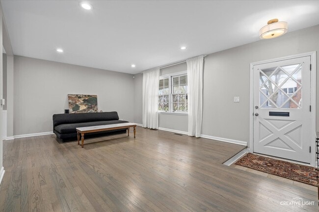 Building Photo - 1104 N Brainard St