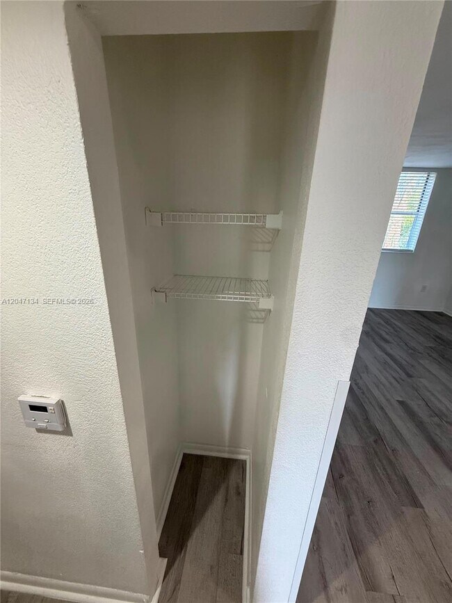 Foto del edificio - 1205 NW 103rd Ln