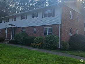 Building Photo - 482 Oak Ave
