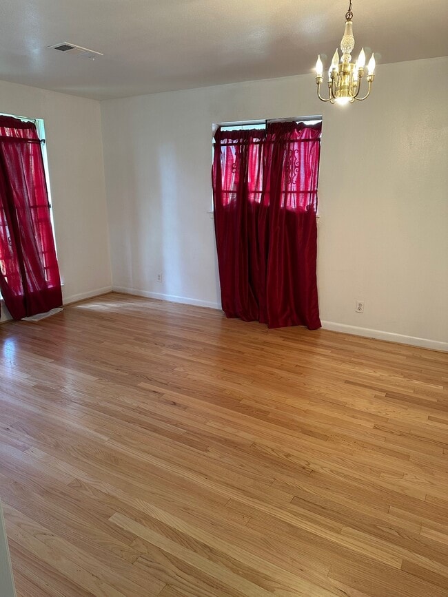 Foto del edificio - 6003 Heatherbrook Dr