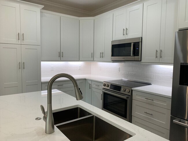 Foto del edificio - End Unit 3 bedroom Townhome