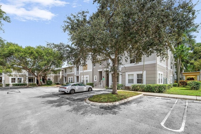 Building Photo - 1008 Shoma Dr