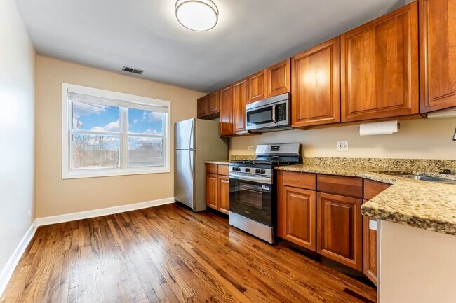 Foto del edificio - 6417 N Damen Ave