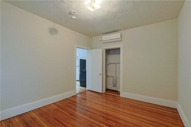 Building Photo - 56 Tell St