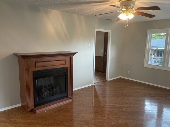 Foto del edificio - Charming 4 Bedroom, 3 Bathroom Home in the...