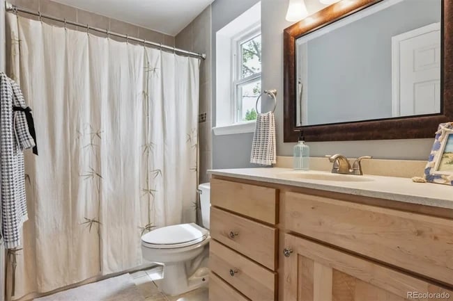 Master Bathroom - 693 Delwood Ct
