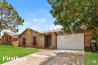 Building Photo - 818 Sandalwood Ln