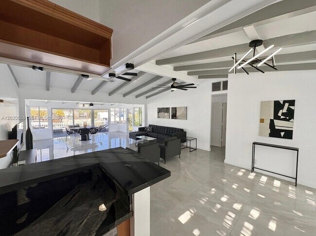 Foto del edificio - 2430 Key Largo Ln
