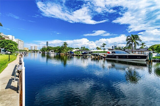 Foto del edificio - 455 Paradise Isle Blvd